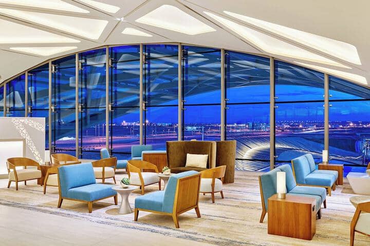 Lobby lounge