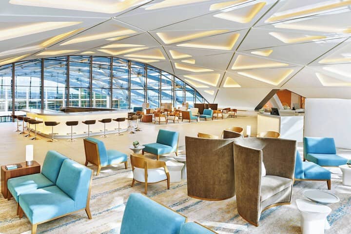 Lobby lounge