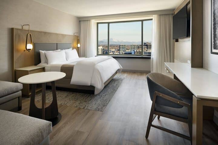 Room 10 of 93